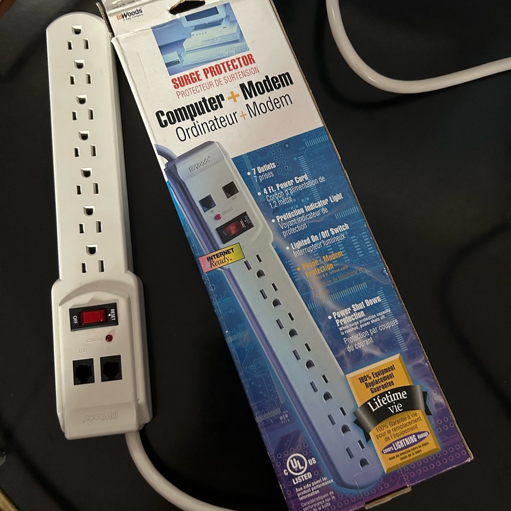 7 Outlet and 2 Jack surge protector power strip